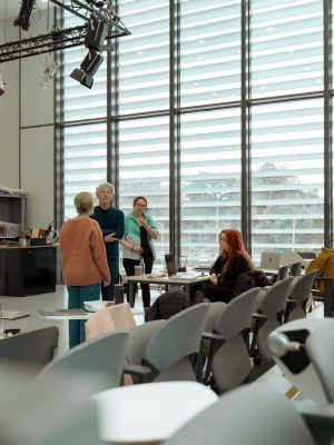 photo 10 LG&G ticker